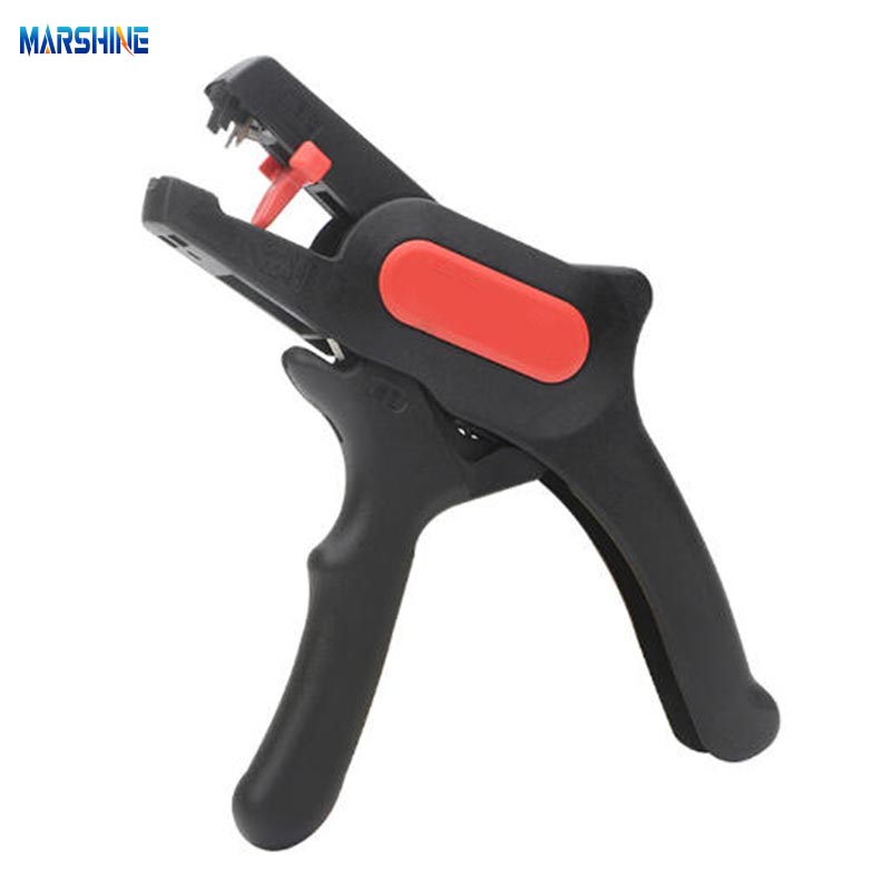 ما هي خطوات استخدام أداة تعرية الأسلاك الأوتوماتيكية؟