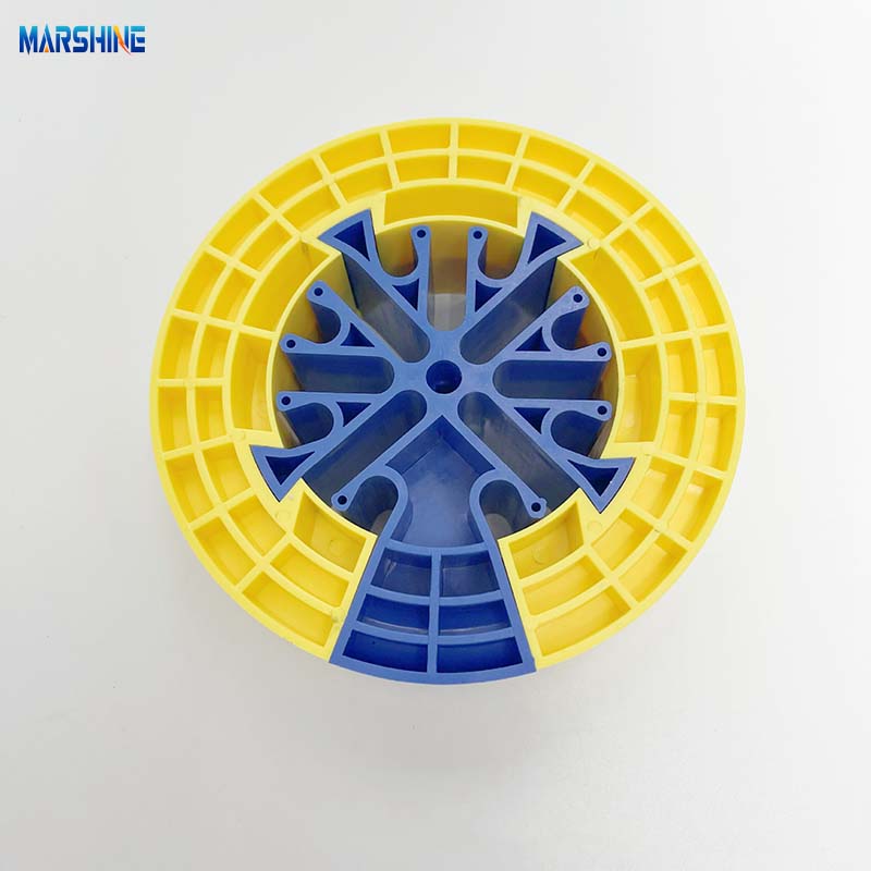 مشط كابل إيثرنت لإدارة الأسلاك